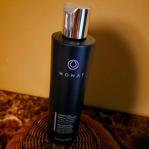Monat Volumizing Revive Shampoo